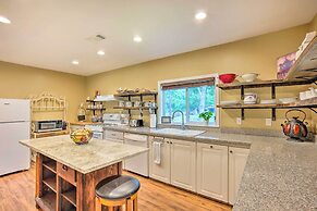 'the Gathering Place' Brenham Home on 6 Acres