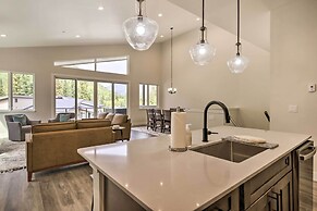 Townhome w/ Hot Tub Across From Ski Lifts!
