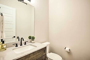 Townhome w/ Hot Tub Across From Ski Lifts!