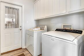 Beach & Pool Access at Lake Travis Family Getaway!