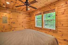 Cozy Boone Cabin w/ Deck: Close to Downtown!