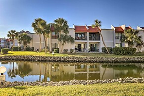 Bradenton Beach Condo w/ Patio: Walk to Ocean!