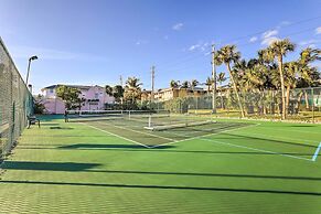 Bradenton Beach Condo w/ Patio: Walk to Ocean!