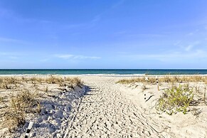 Bradenton Beach Condo w/ Patio: Walk to Ocean!