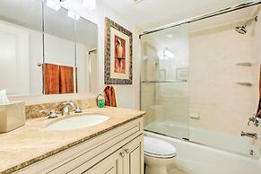 Bradenton Beach Condo w/ Patio: Walk to Ocean!