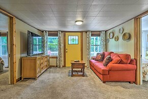 Near Hiking + Dining: Dtwn Sylva Cottage!