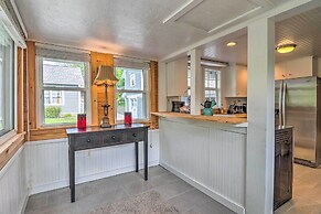 Near Hiking + Dining: Dtwn Sylva Cottage!