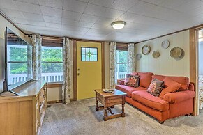 Near Hiking + Dining: Dtwn Sylva Cottage!