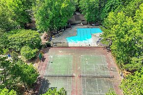 Stylish Durham Townhome < 5 Mi to Downtown!