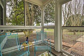 Historic Farmhouse w/ Chef's Kitchen Near Wineries