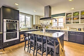 Historic Farmhouse w/ Chef's Kitchen Near Wineries