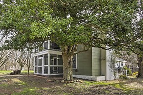 Historic Farmhouse w/ Chef's Kitchen Near Wineries