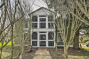 Historic Farmhouse w/ Chef's Kitchen Near Wineries