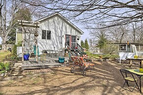 Historic Farmhouse w/ Chef's Kitchen Near Wineries