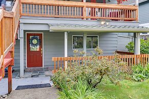 Spacious Apartment on Lake Sawyer w/ Fireplace!