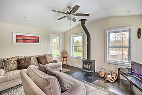 Jewett Gem w/ Charcoal Grill & Mountain Views