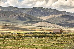 Cozy Farmhouse-style Cottage by Mighty 5 Ntl Parks