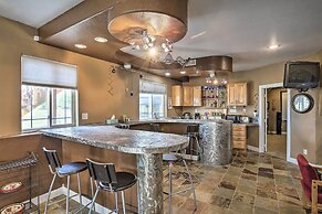 Black Hawk Lower-level Unit With Game Area!