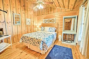 Cozy Broken Bow Cabin w/ Hot Tub & 2 Porches!