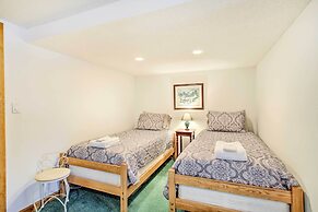 3 Mi to Attitash Resort: Condo w/ Mtn Views!