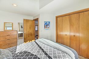 3 Mi to Attitash Resort: Condo w/ Mtn Views!