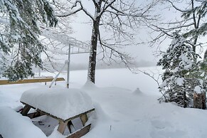 Waterfront Nelson Lake Cabin w/ Boat Dock!