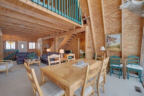 Waterfront Nelson Lake Cabin w/ Boat Dock!