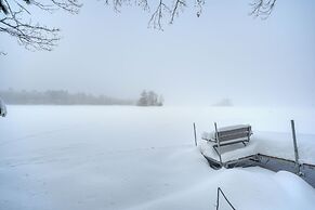 Waterfront Nelson Lake Cabin w/ Boat Dock!