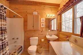 Waterfront Nelson Lake Cabin w/ Boat Dock!