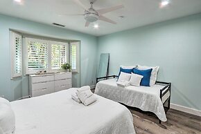 Golf, Dine & Swim: Sleek Palmetto Dunes Home!