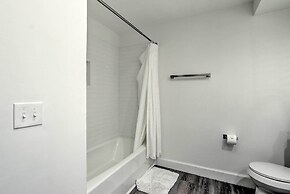 Golf, Dine & Swim: Sleek Palmetto Dunes Home!