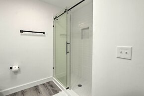 Golf, Dine & Swim: Sleek Palmetto Dunes Home!