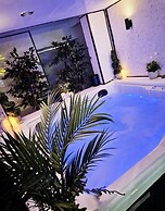 Exotic Jacuzzi Apartment With Balcony & Parking