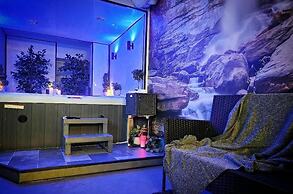 Exotic Jacuzzi Apartment With Balcony & Parking