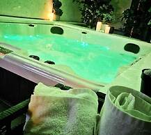 Exotic Jacuzzi Apartment With Balcony & Parking