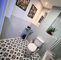 1 Bed Flat - Sleeps 2 - Jacuzzi - Parking - Wifi