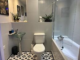 Exotic Jacuzzi Apartment With Balcony & Parking