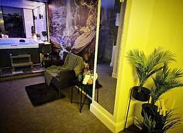 Exotic Jacuzzi Apartment With Balcony & Parking