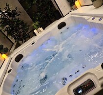 Exotic Jacuzzi Apartment With Balcony & Parking