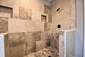 Chic Atlanta Home < 4 Mi to Mercedes-benz Stadium!