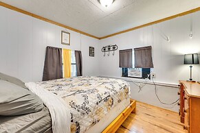 'cabana Luna' Cabin w/ Deck, Swing & Fire Pit!