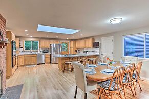 Cozy Washington Escape Near Hiking & Golfing!