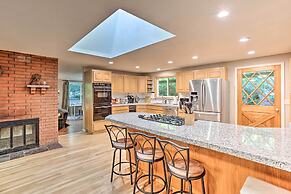 Cozy Washington Escape Near Hiking & Golfing!