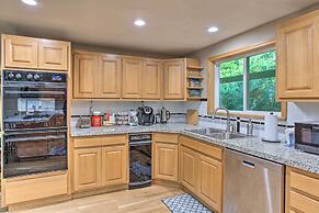 Cozy Washington Escape Near Hiking & Golfing!