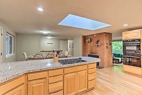 Cozy Washington Escape Near Hiking & Golfing!