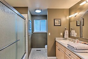 Cozy Washington Escape Near Hiking & Golfing!