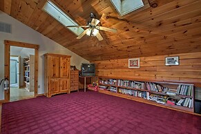 Spacious Gilford Retreat w/ Deck: 2 Mi to Skiing!