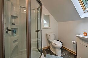 Spacious Gilford Retreat w/ Deck: 2 Mi to Skiing!