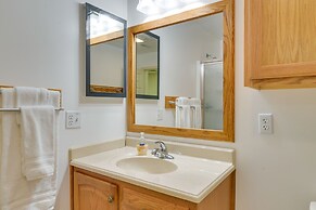 'the Eagles Nest at Alpine' Cabin w/ Fireplace!