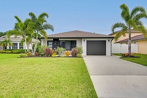 Naples Home w/ Patio < 1 Mi to Beaches!